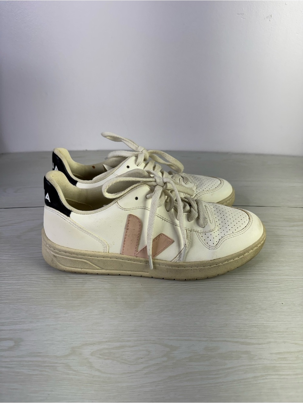 VEJA V-10 CWL WHITE PETALE BLACK Sneakers US 7